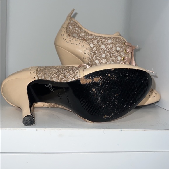 Latte Bonnie Pump by mojo moxy - Picture 9 of 9